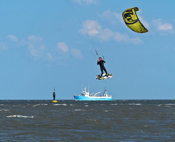 Kitesurfer