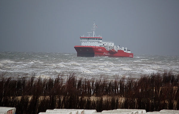 Lotsenversetzer vor D�ser Strand