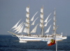 Segelschiff vor Cuxhavener Fahne